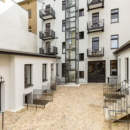 Industrial Loft Duplex -100sqm- Near Antonplatz ברלין