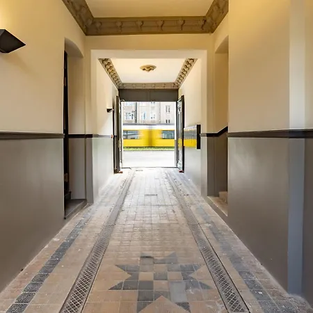 Industrial Loft Duplex -100sqm- Near Antonplatz Apartmán *