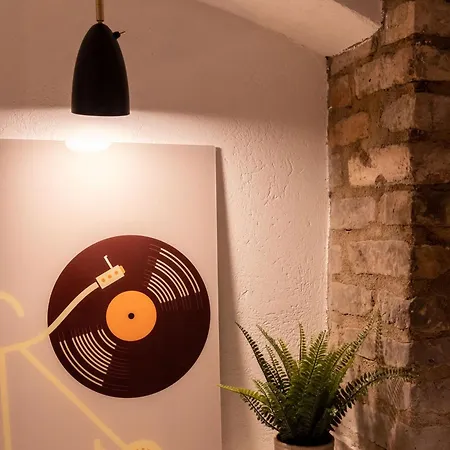 Industrial Loft Duplex -100sqm- Near Antonplatz Berlín